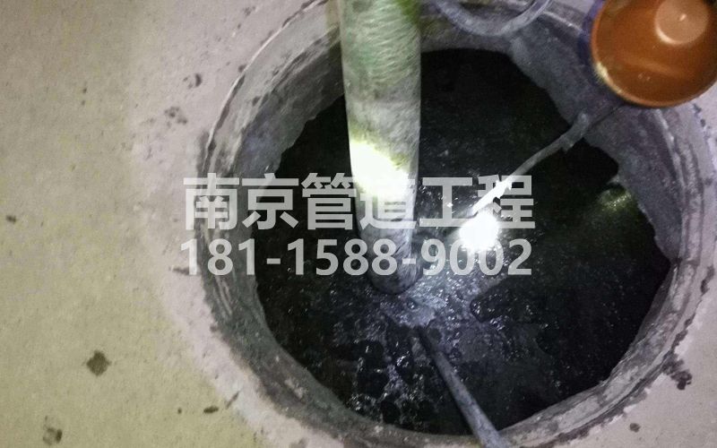 靖安家园清理化粪池