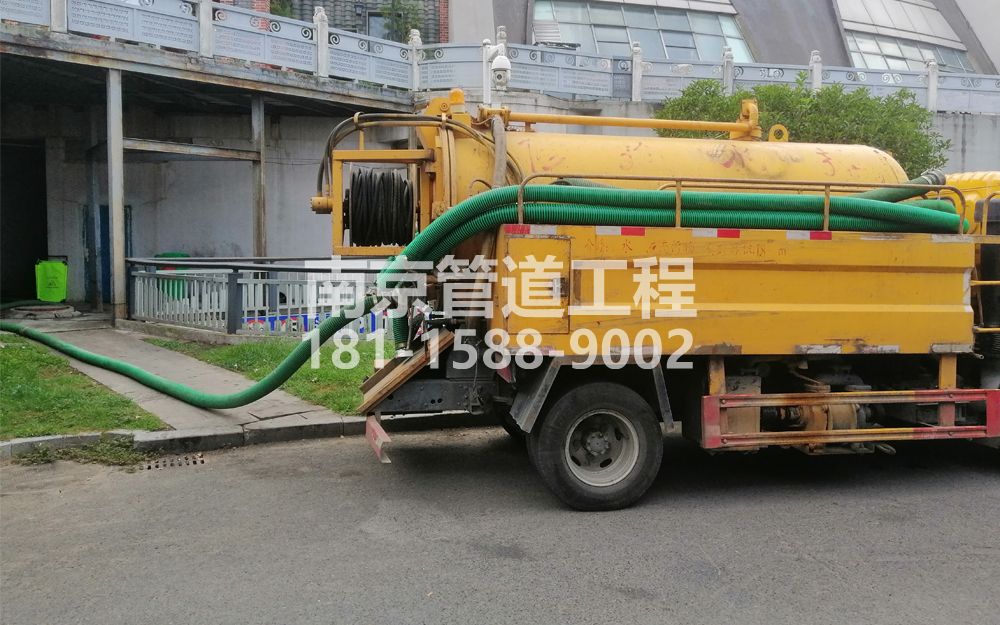 靖安家园商场隔油池吸污